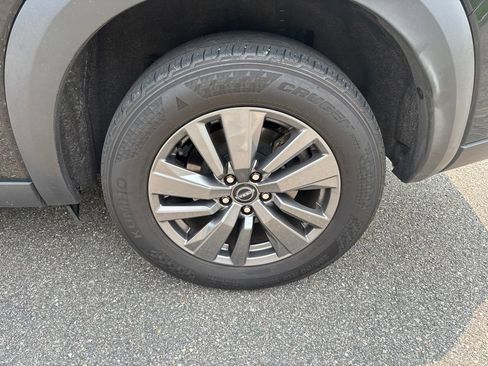 Used 2025 Nissan Pathfinder SV FWD image 11