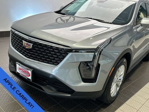 Used 2024 Cadillac XT4 Luxury w/ Cold Weather Package FWD image 7