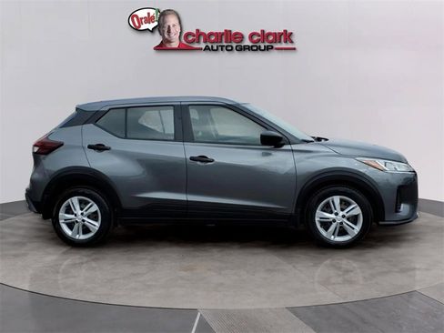 Used 2024 Nissan Kicks S image 6