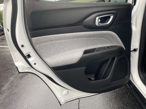 Certified 2023 Jeep Compass Latitude image 18