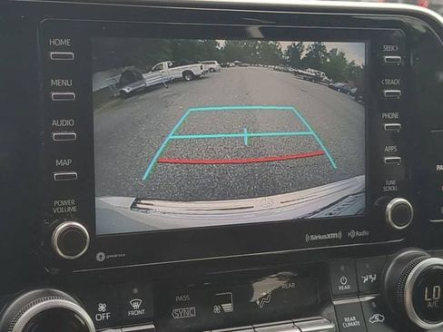 Used 2020 Toyota Highlander XLE AWD/4WD image 20