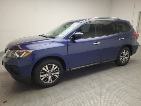 Used 2019 Nissan Pathfinder SV image 2