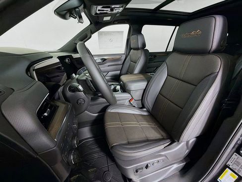 New 2026 Chevrolet Suburban High Country AWD/4WD image 11