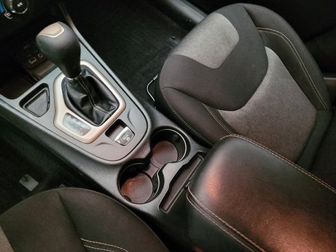 Used 2018 Jeep Cherokee Latitude image 26