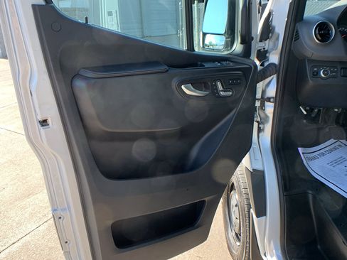 Used 2021 Mercedes-Benz Sprinter 2500 image 11