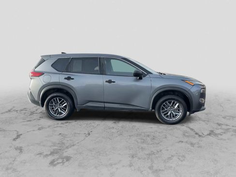 Used 2023 Nissan Rogue S image 9