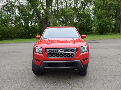 Used 2024 Nissan Frontier SV image 9