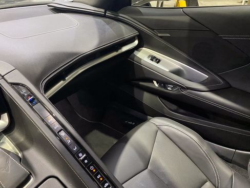 Used 2023 Chevrolet Corvette Stingray Convertible w/ 1LT RWD image 4