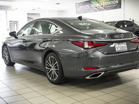 Used 2025 Lexus ES 350 w/ Premium Package FWD image 8