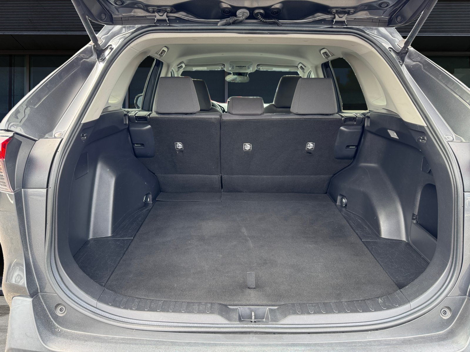 Used 2021 Toyota RAV4 XLE FWD image 10