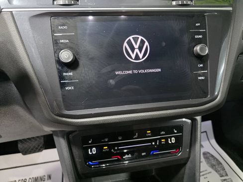 Used 2024 Volkswagen Tiguan SE AWD/4WD image 13