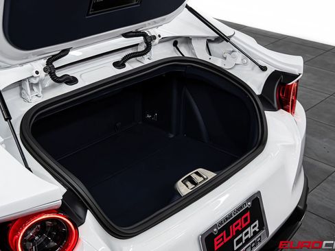 Used 2021 Ferrari 812 GTS image 21