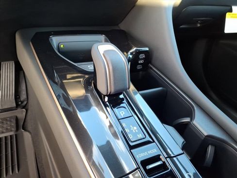 New 2026 Toyota Crown Platinum image 12