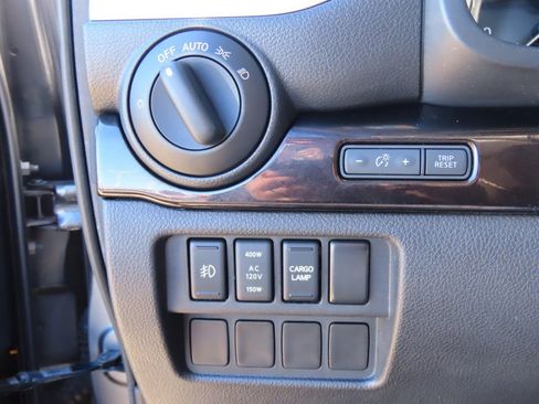 Used 2017 Nissan Titan SV image 27