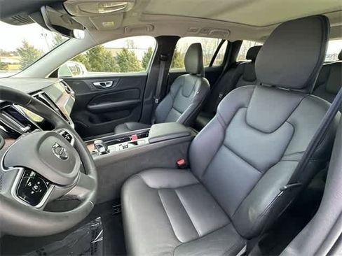 Used 2025 Volvo V60 B5 Cross Country Plus image 17