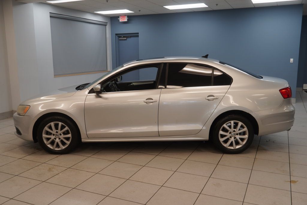 Used 2013 Volkswagen Jetta SE FWD image 2