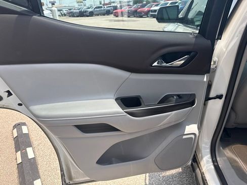 Used 2017 GMC Acadia SLT FWD image 13
