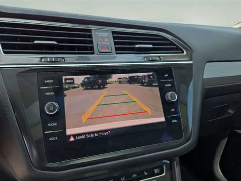 Used 2018 Volkswagen Tiguan SE w/ Panoramic Sunroof Package FWD image 22