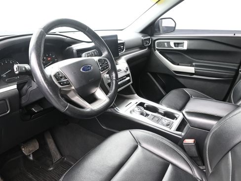 Used 2020 Ford Explorer XLT w/ Equipment Group 202A image 10