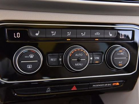 Used 2023 Volkswagen Atlas SE w/ Panoramic Sunroof Package FWD image 15