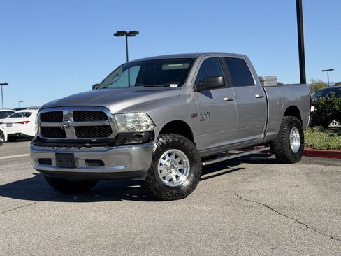 Used 2019 RAM 1500 Classic SLT image 2