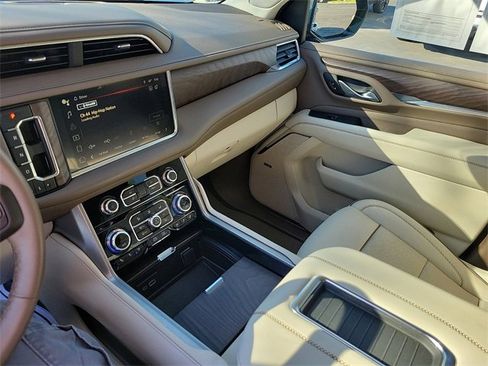 Used 2023 GMC Yukon Denali image 15