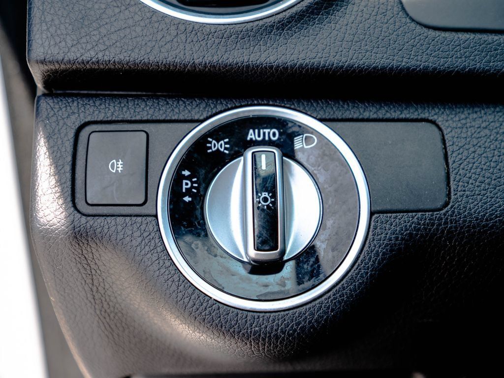 Used 2012 Mercedes-Benz C 300 4MATIC Sedan image 24