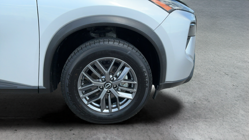 Used 2024 Nissan Rogue S FWD image 25