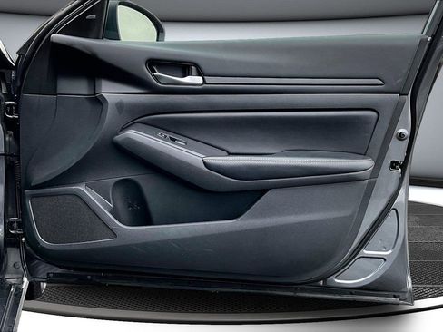 Used 2024 Nissan Altima 2.5 SV image 25