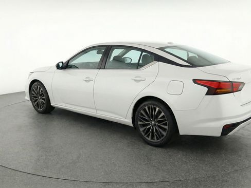 Used 2025 Nissan Altima 2.5 SV FWD image 6