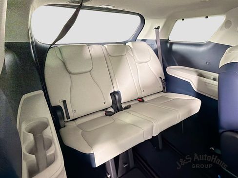 Used 2025 Kia Carnival SX w/ SX Dark Edition Package FWD image 33