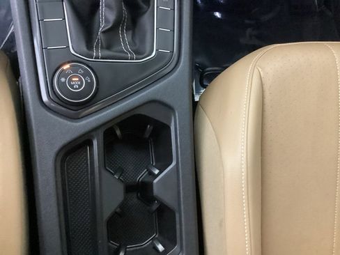 Used 2024 Volkswagen Tiguan SE w/ Panoramic Sunroof Package AWD/4WD image 24