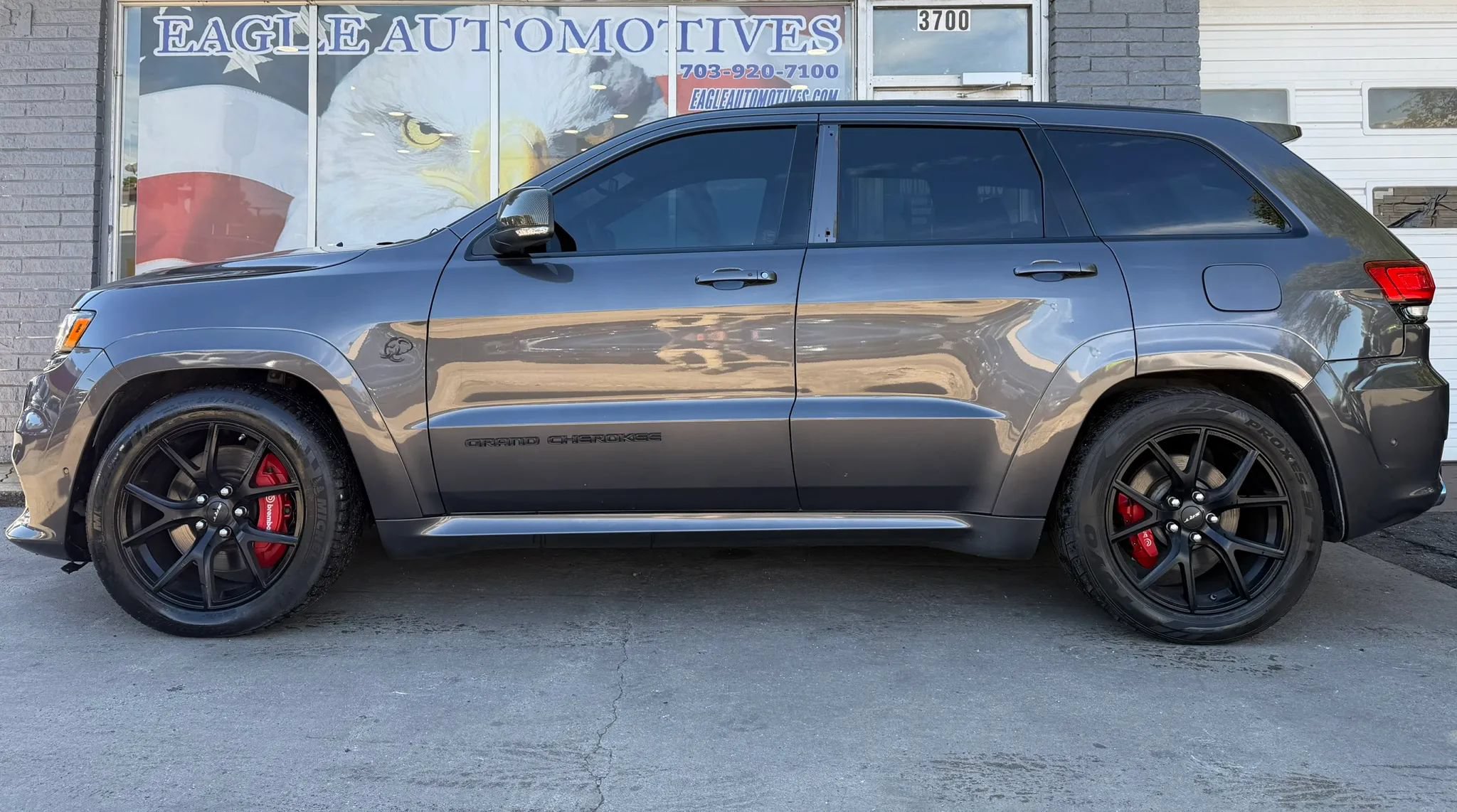Used 2018 Jeep Grand Cherokee SRT AWD/4WD image 6