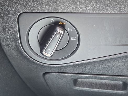 Certified 2023 Volkswagen Tiguan SE FWD image 28