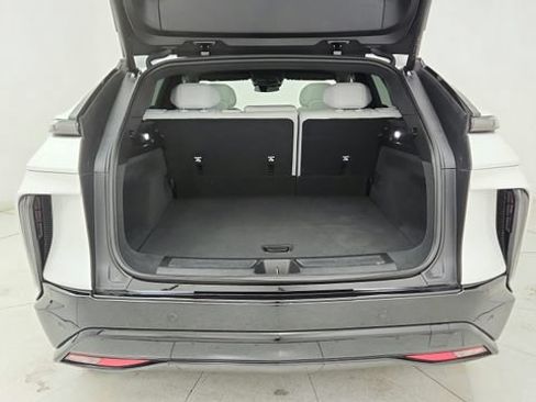 Used 2024 Cadillac Lyriq Sport RWD image 29