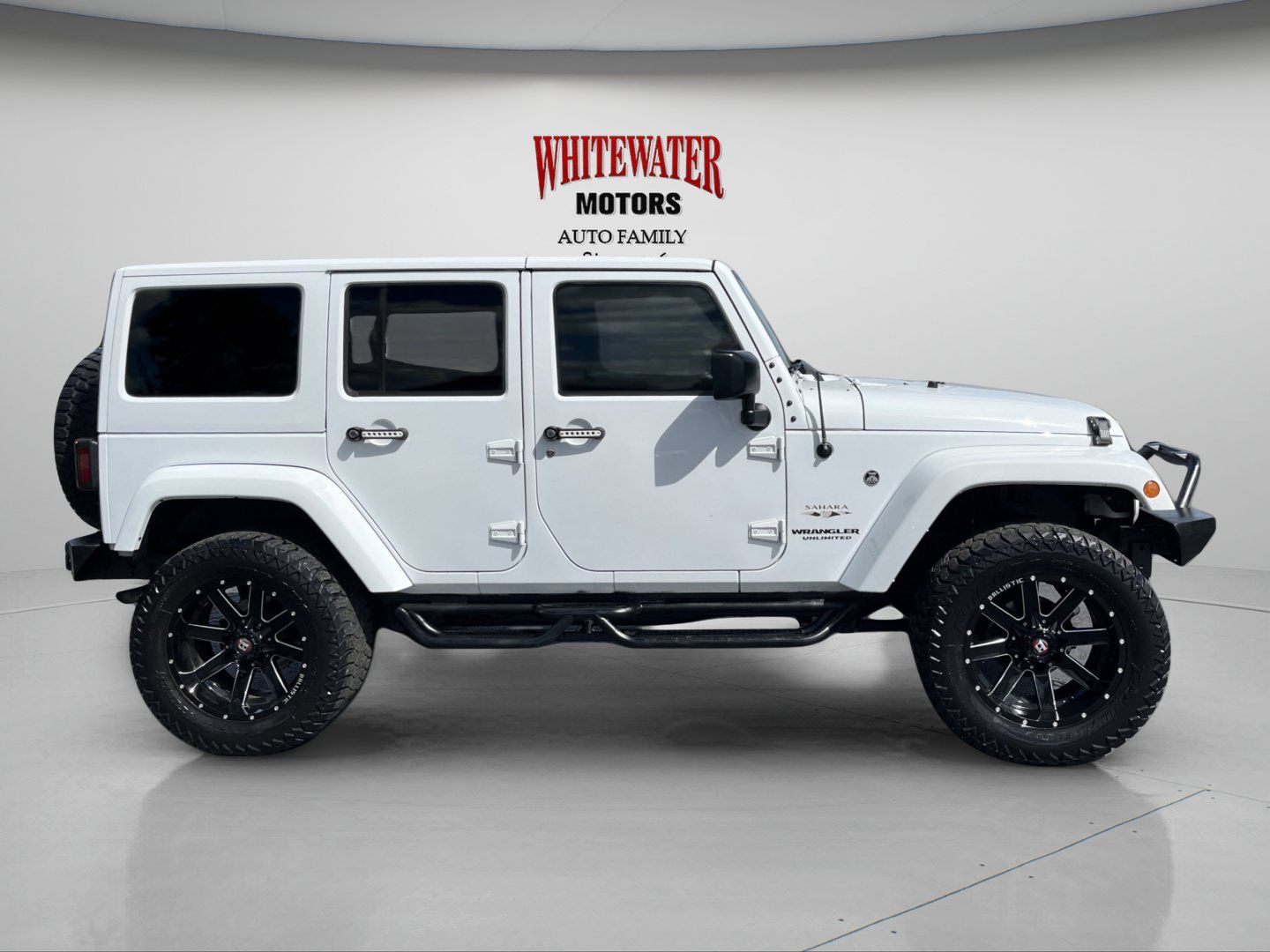 Used 2017 Jeep Wrangler Unlimited Sahara w/ Connectivity Group AWD/4WD image 6