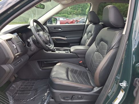 Certified 2023 Nissan Pathfinder Platinum AWD/4WD image 16