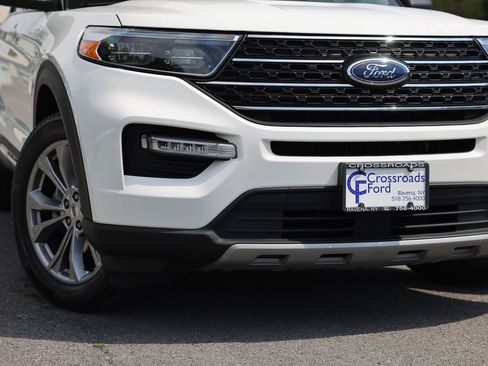 Used 2023 Ford Explorer XLT AWD/4WD image 37