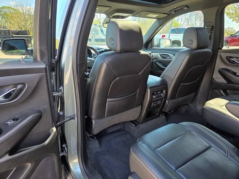 Used 2023 Chevrolet Traverse LT w/ LT Premium Package AWD/4WD image 18