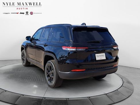 New 2025 Jeep Grand Cherokee Altitude image 14