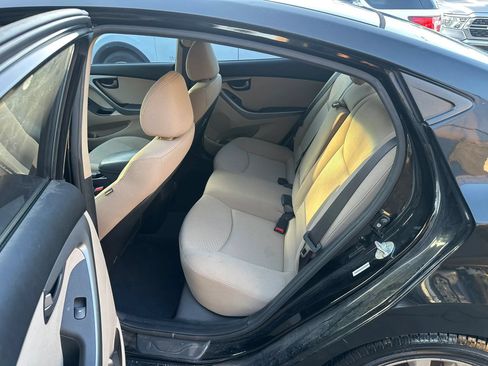 Used 2014 Hyundai Elantra SE w/ Option Group 02 FWD image 18
