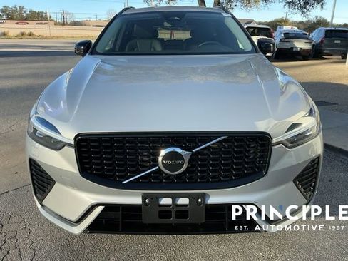 Certified 2025 Volvo XC60 B5 Core image 3