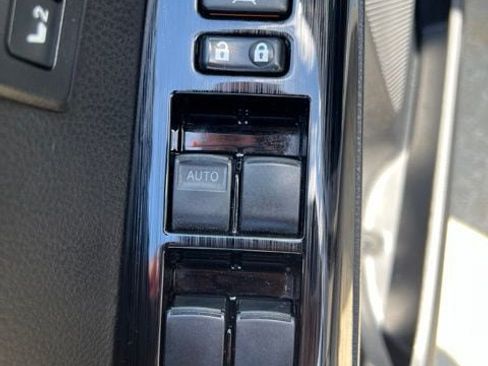 Used 2016 Toyota RAV4 Limited AWD/4WD image 18