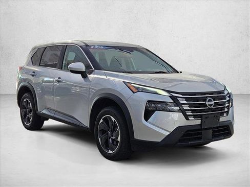 Used 2024 Nissan Rogue SV AWD/4WD image 3