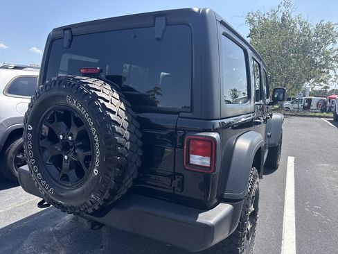 Used 2022 Jeep Wrangler Unlimited Sport AWD/4WD image 8