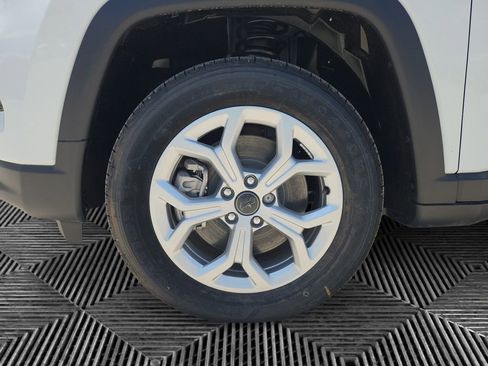 New 2025 Jeep Compass Latitude image 14