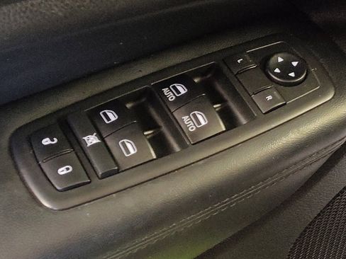 Used 2019 Jeep Grand Cherokee Altitude image 27