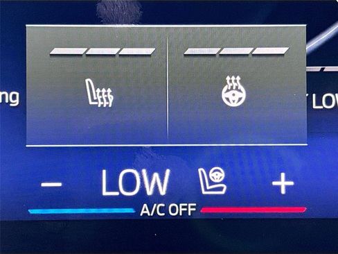 Used 2023 BMW 740i w/ Parking Assistance Package image 23