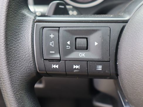 Used 2024 Nissan Rogue S FWD image 12