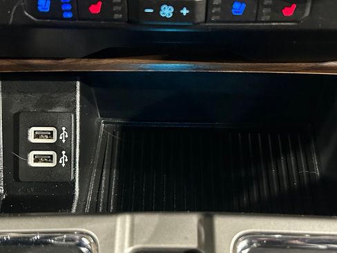 Used 2019 Ford F150 Lariat w/ Equipment Group 502A Luxury AWD/4WD image 92